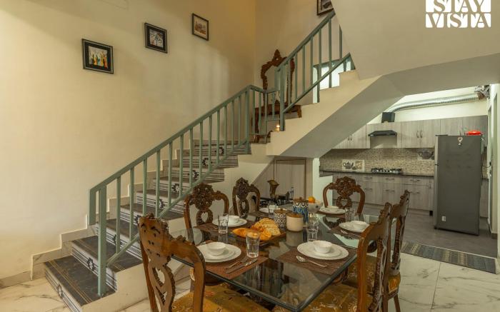 StayVista at Pinecrest Manor