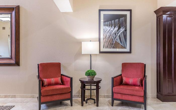 Comfort Suites Houston IAH Airport - Beltway 8