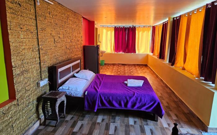 Leaf colour homestays 