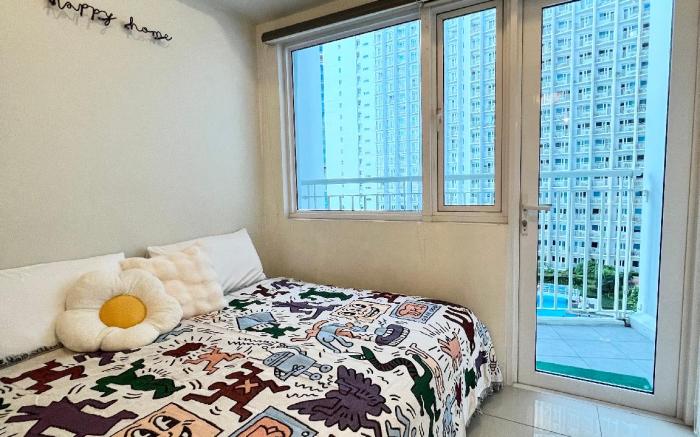 Fun Pop-Art flat in Makati
