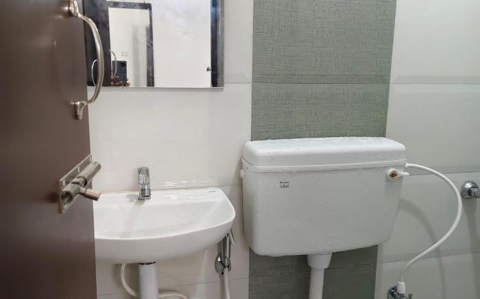 Seaa Breeze, White Town