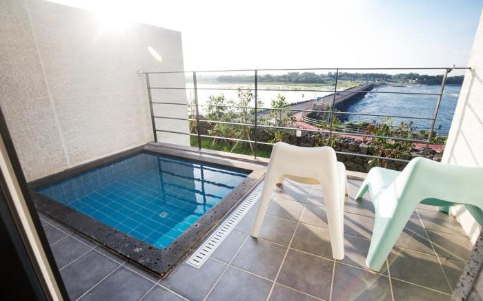 Jeju Christmas Poolvilla Resort