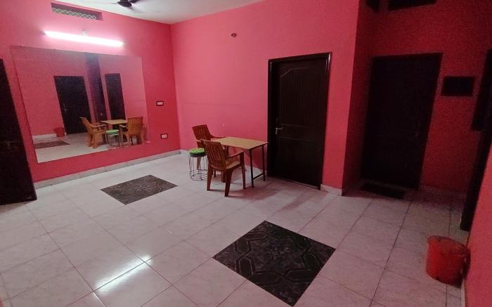 The Ganga Guest House (Home Stay)