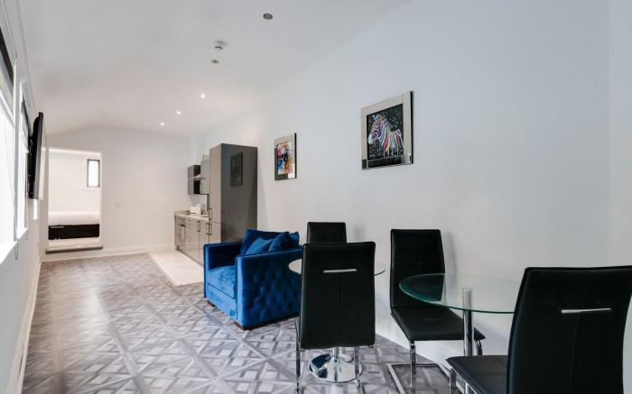 Temple Court Cavern Quarter 1-BR Central Apt