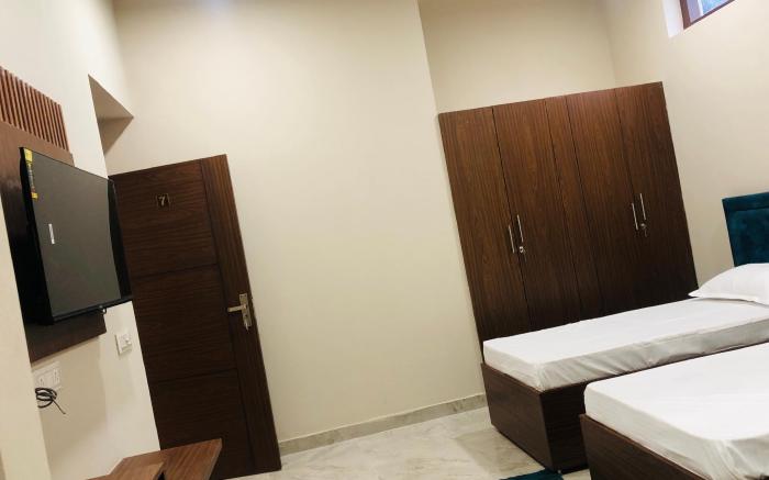 KANHA HOMESTAY & MOTEL