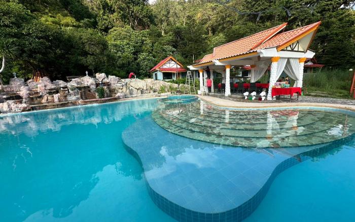 Kohchang Cabana Big Hotel with swiming pool