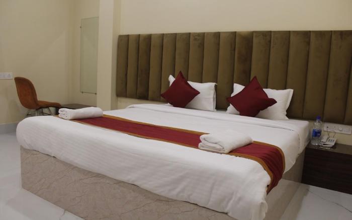 Swimming Pool Hotel Goroomgo MJR Puri with Free Pickup and Drop From Sea Beach