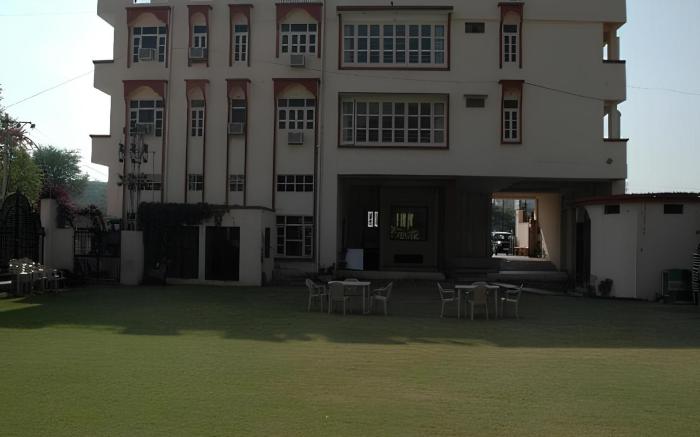 HOTEL GARDEN VIEW NATHDWARA PURE VEG