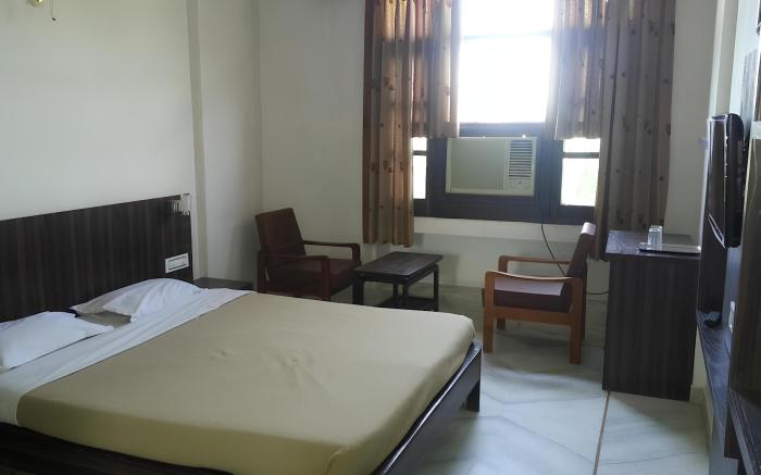 HOTEL GARDEN VIEW NATHDWARA PURE VEG