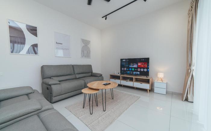 Danga Bay Coastal Bliss 3BR 8Pax w 3Balcony