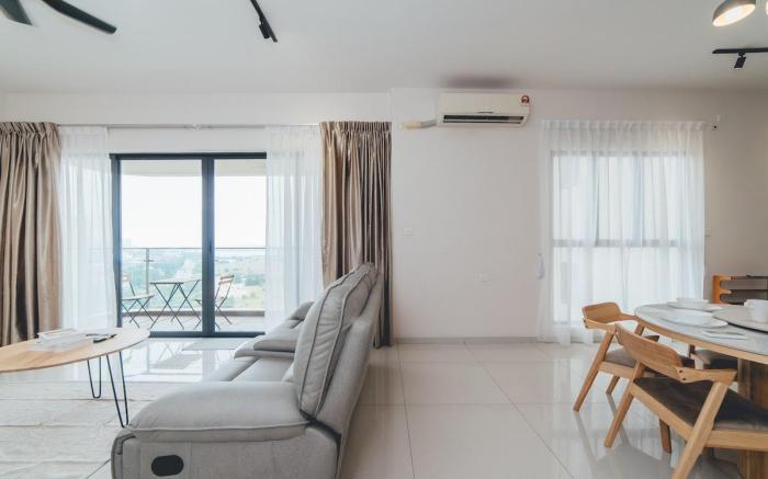 Danga Bay Coastal Bliss 3BR 8Pax w 3Balcony