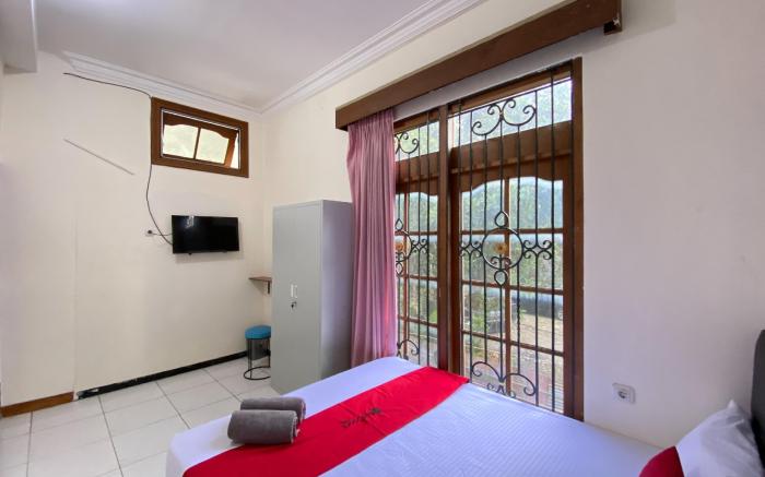 RedDoorz near RSUD Tidar Magelang