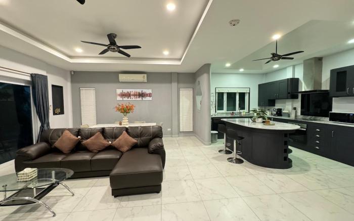 Luxury 4 Bedroom Beach House