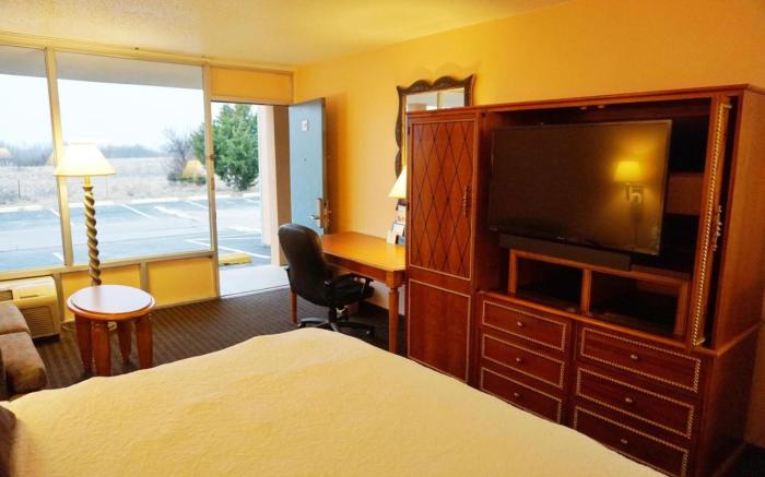 Castle Inn & Suites by OYO Lawton
