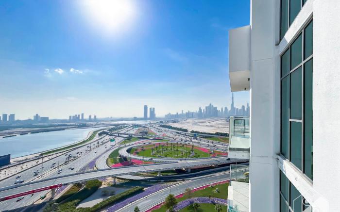 Luxury 1B with Balcony & partial Burj Khalifa view