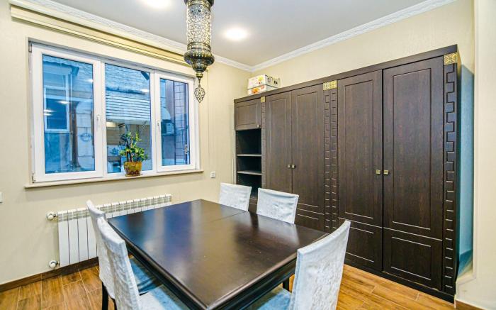 Romantic one bedroom on Fountain Square Nizami st