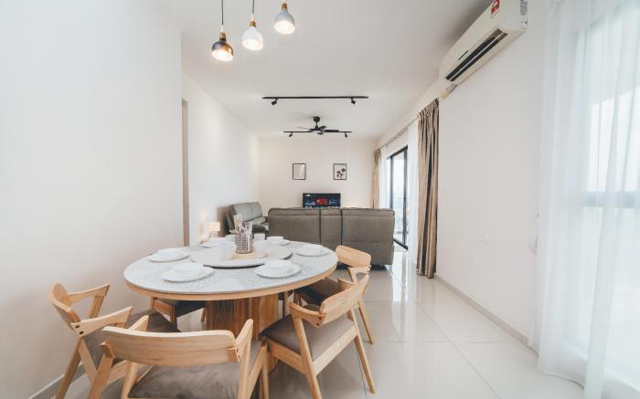 Danga Bay Coastal Horizon  3BR 8Pax w 3Balcony