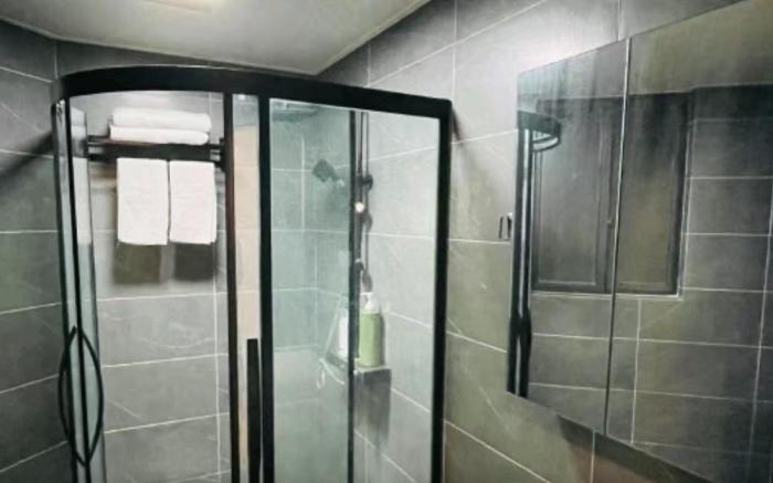 Wu Chao - Linjiang, Luxury Large Flat with River View, Four Rooms and Four Beds