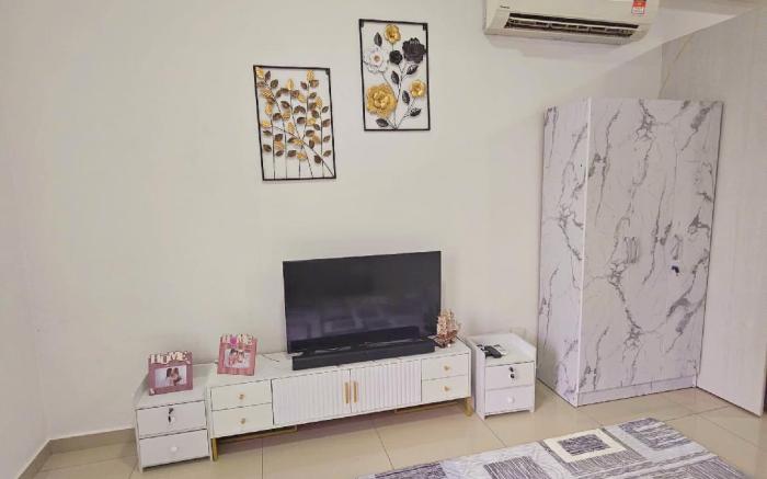 I-City I-SOHO Studio Best Cozy BASRI PROPERTI