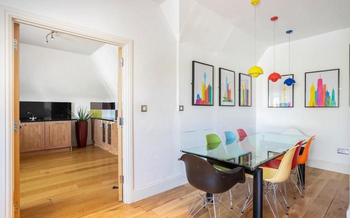3BR Brentford Apt Overlooking Syon Park| Kew 5min