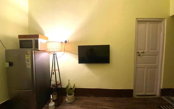 Studio room near Quest Mall
