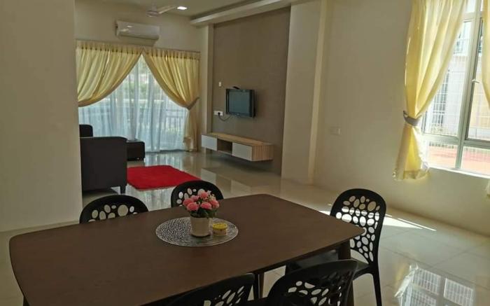 MIKAYLA HOMESTAY