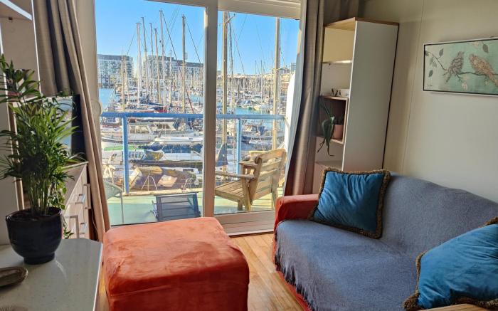 Floating Boat View - Sea View - Brighton Marina