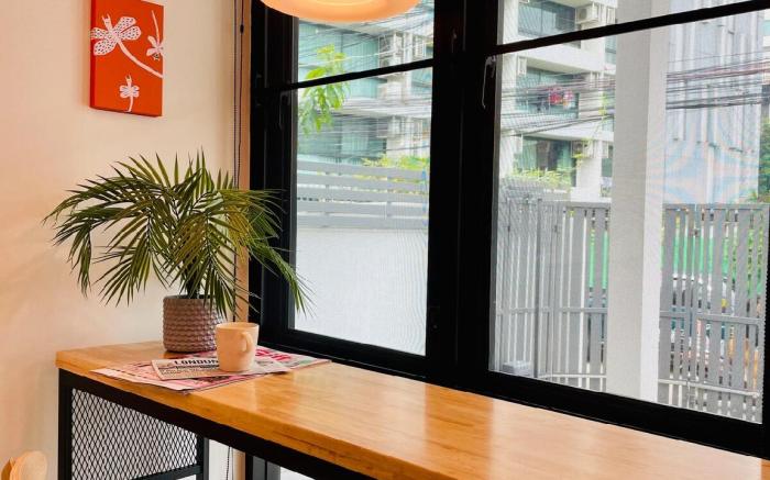 New Stylish Modern Home 4BR 200m BTS Phra Khanong