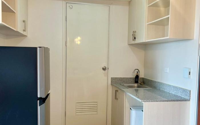 NEW! 1BR with Balcony & Free Parking @ Casa Arbo
