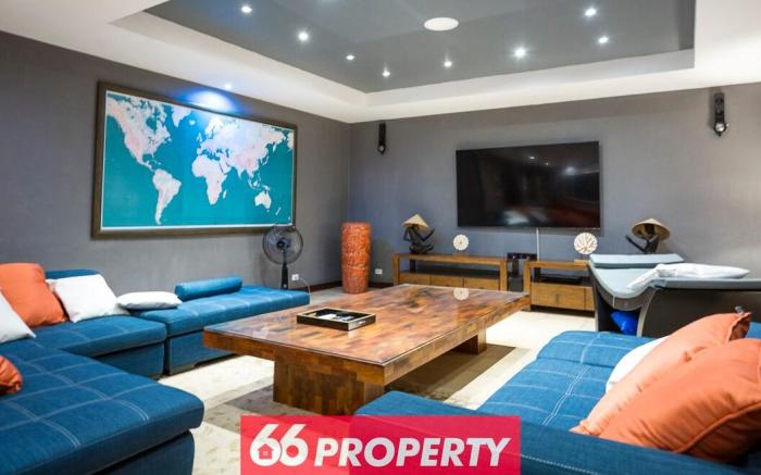 Luxury Earth Villa. Tropical Vibes, Pool Table.