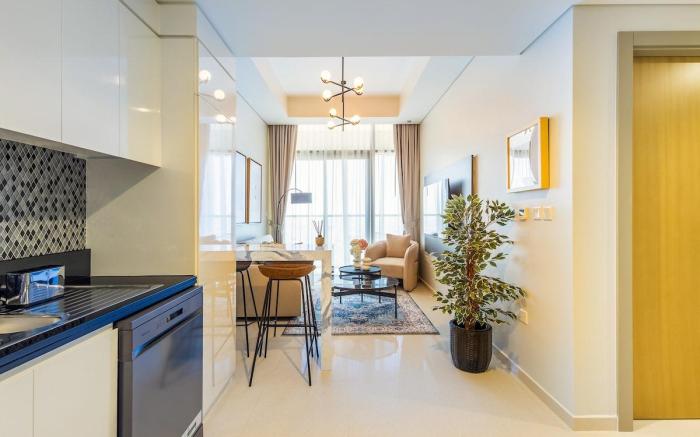 Upscale 1BR, Amazing View & Balcony, Aykon Tower