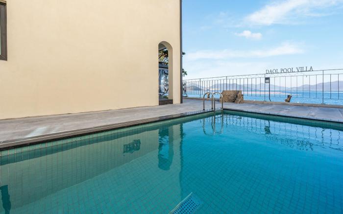 Geoje Daol Pool Villa Pension