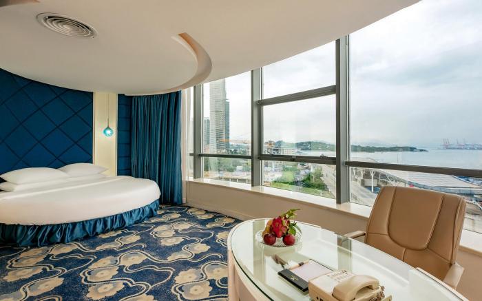 Vienna lnternational Hotel Xiamen Gulangyu lsland the first pier sea view