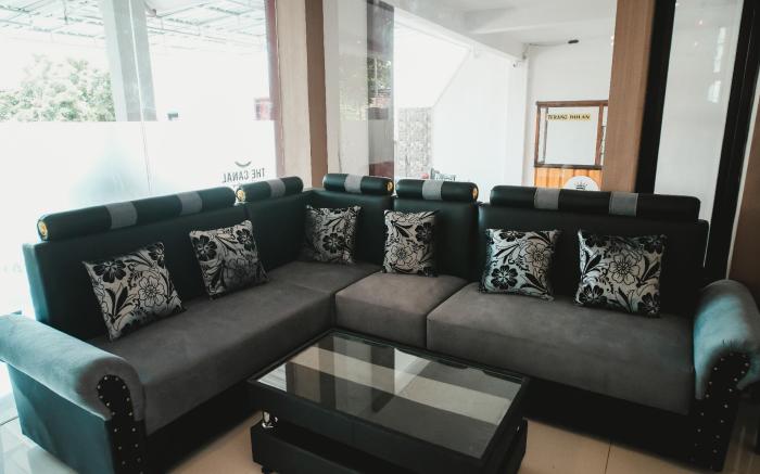 The Canal Homestay 