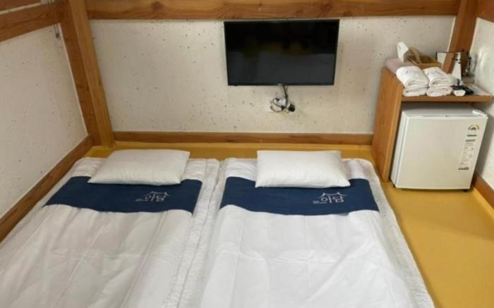 Adam Guesthouse