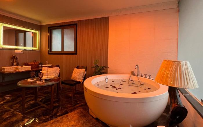 Vanani by Jade - 6 BR Pool Villa