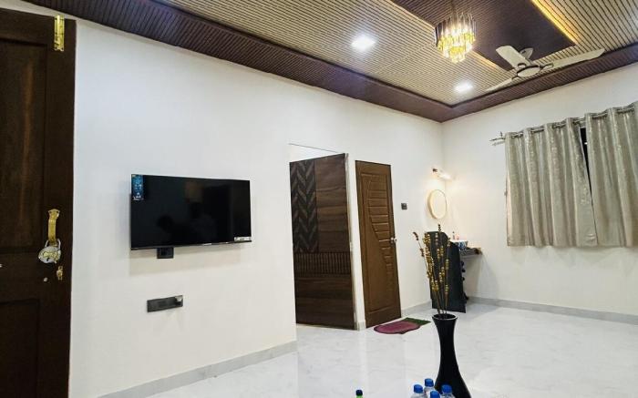 Gagan's Abode 2BR Villa|Private Pool by Homeyhuts