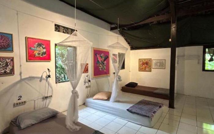 Losmanos Hostel