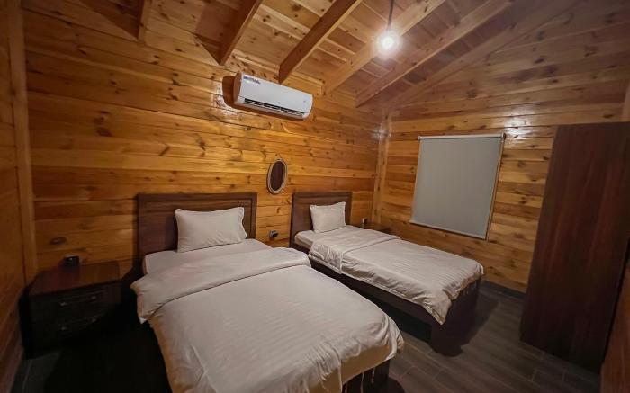 Luxury cottage with private pool 102