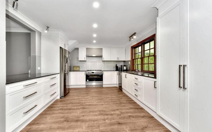 Kitchener Country Estate with Pool Hot Tub on private acres that sleeps up to 18
