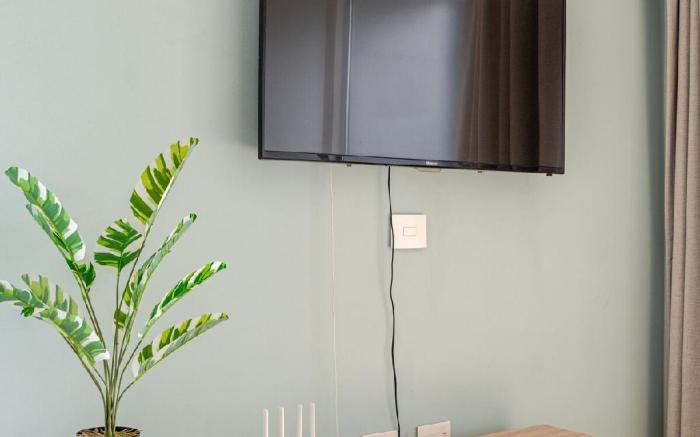 Neat 2BR Rosebank Apartment