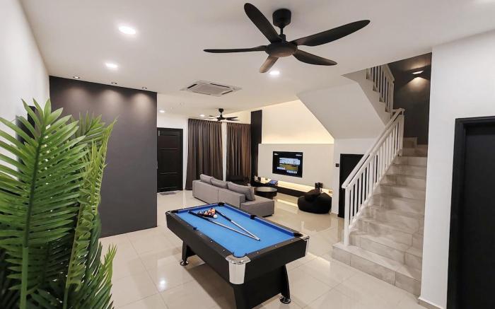 Jacuzzi/PlySlide/Plyground/KTV/18pax Melaka Town