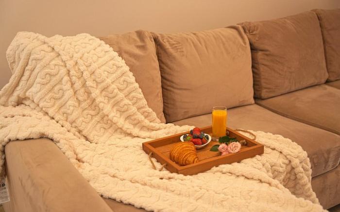 Cozy 1-Bedroom Apartment next to Seasons Park