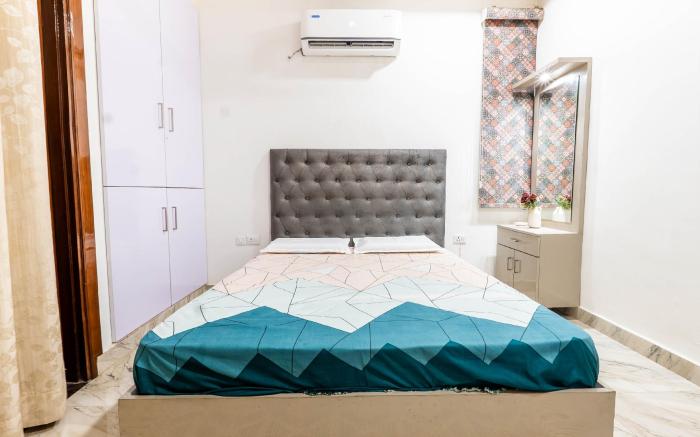 The Cozy Comfort | Near Taj | 3BR By Homeyhuts