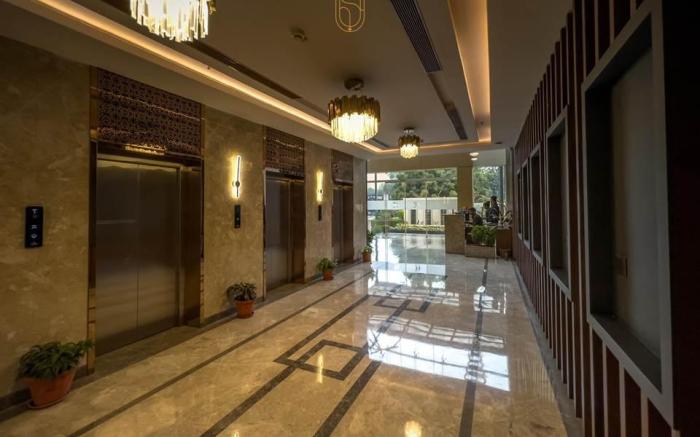 SAPPHIRE SUITES BY ARIF CASTLES
