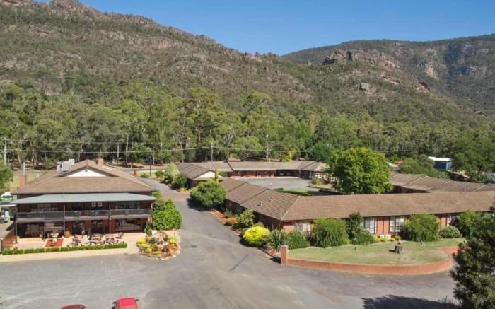 Golden Chain Country Plaza Motel Halls Gap