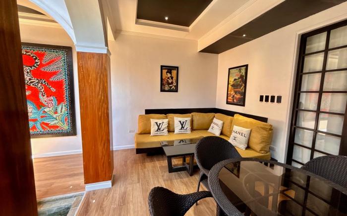 Golden Gorilla Villa with private pool & jacuzzi