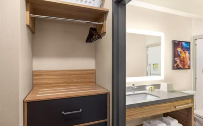 BWI Suites By IHG