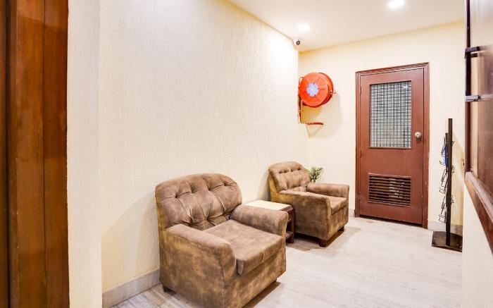 Super Townhouse Oak Silver City Chowk formerly HW Residency