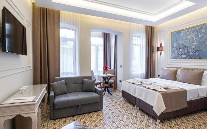 PERALUNA PREMIUM HOTEL